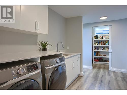 446 Hawk Hill Drive, Kelowna, BC - Indoor Photo Showing Laundry Room