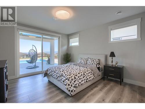 446 Hawk Hill Drive, Kelowna, BC - Indoor Photo Showing Bedroom