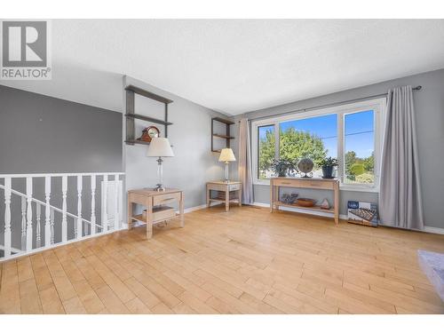 1055 Thompson Road, Kelowna, BC - Indoor