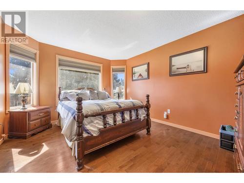 1055 Thompson Road, Kelowna, BC - Indoor Photo Showing Bedroom