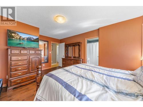 1055 Thompson Road, Kelowna, BC - Indoor Photo Showing Bedroom