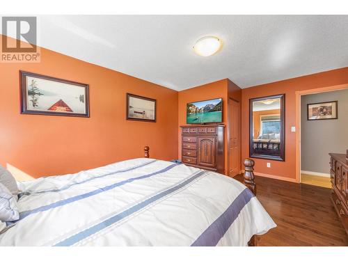 1055 Thompson Road, Kelowna, BC - Indoor Photo Showing Bedroom