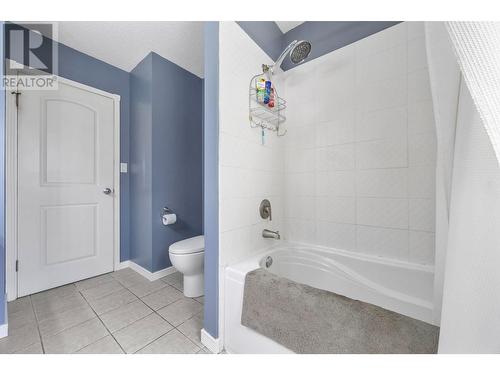 1055 Thompson Road, Kelowna, BC - Indoor Photo Showing Bathroom