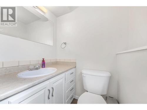 1055 Thompson Road, Kelowna, BC - Indoor Photo Showing Bathroom