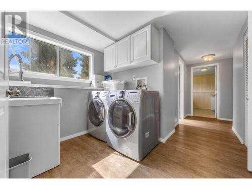 1055 Thompson Road, Kelowna, BC - Indoor Photo Showing Laundry Room