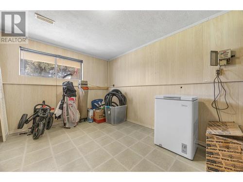 1055 Thompson Road, Kelowna, BC - Indoor