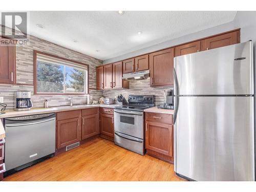 1055 Thompson Road, Kelowna, BC - Indoor Photo Showing Kitchen