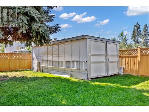 1055 Thompson Road, Kelowna, BC - Outdoor