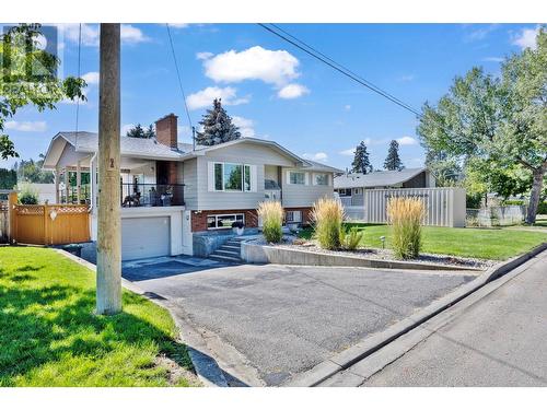 1055 Thompson Road, Kelowna, BC - Outdoor