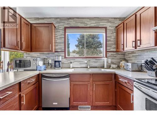 1055 Thompson Road, Kelowna, BC - Indoor Photo Showing Kitchen With Double Sink