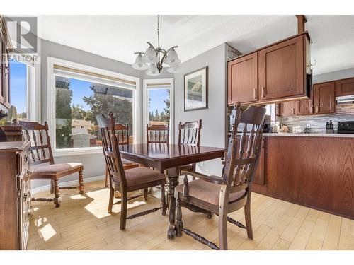 1055 Thompson Road, Kelowna, BC - Indoor Photo Showing Dining Room