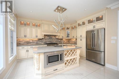 226 Jessie Caverhill Pas, Oakville, ON - Indoor Photo Showing Kitchen