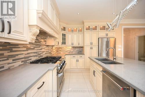 226 Jessie Caverhill Pas, Oakville, ON - Indoor Photo Showing Kitchen With Double Sink With Upgraded Kitchen