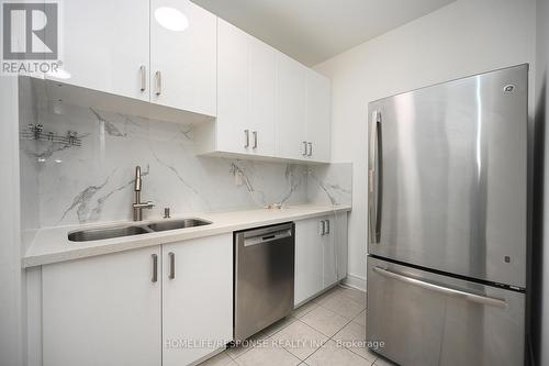 226 Jessie Caverhill Pas, Oakville, ON - Indoor Photo Showing Kitchen With Double Sink