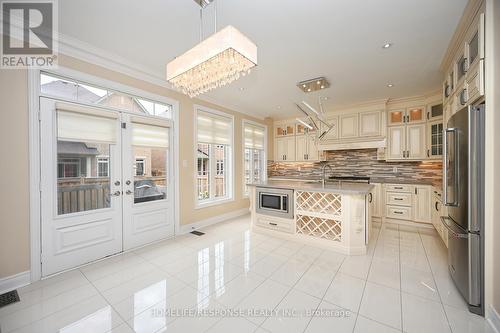 226 Jessie Caverhill Pas, Oakville, ON - Indoor Photo Showing Kitchen