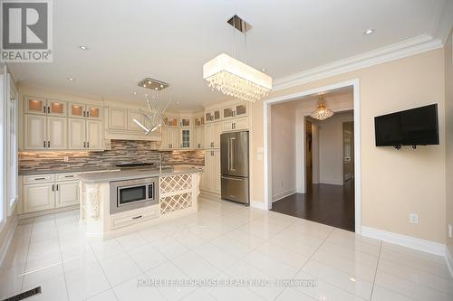 226 Jessie Caverhill Pas, Oakville, ON - Indoor Photo Showing Kitchen