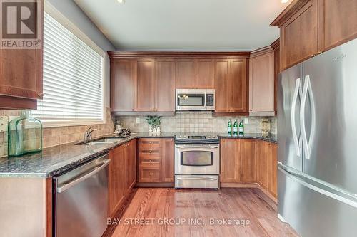 648 Hood Terrace, Milton, ON - Indoor Photo Showing Kitchen With Stainless Steel Kitchen With Double Sink