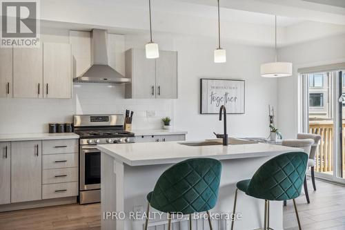 29 Bensley Lane, Hamilton, ON - Indoor Photo Showing Kitchen With Upgraded Kitchen