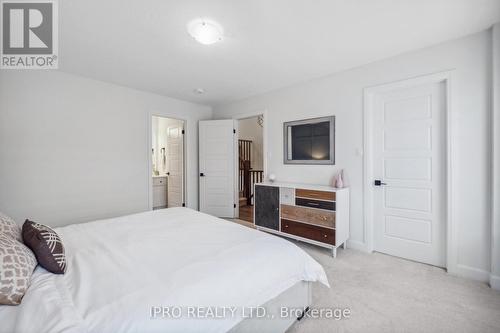 29 Bensley Lane, Hamilton, ON - Indoor Photo Showing Bedroom