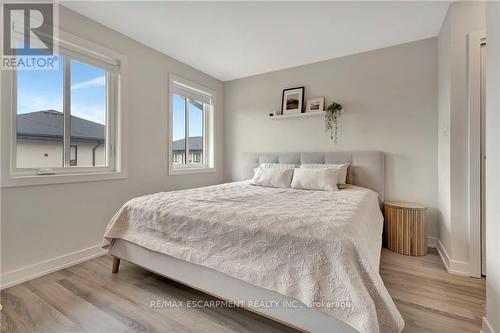 6 Munay Lane, Hamilton (Ancaster), ON - Indoor Photo Showing Bedroom