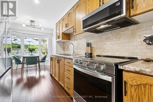 11 - 78 Pirie Drive, Hamilton, ON - Indoor Photo Showing Kitchen With Upgraded Kitchen