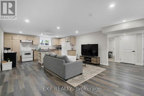 8037 Springwater Road, Aylmer, ON - Indoor Photo Showing Living Room