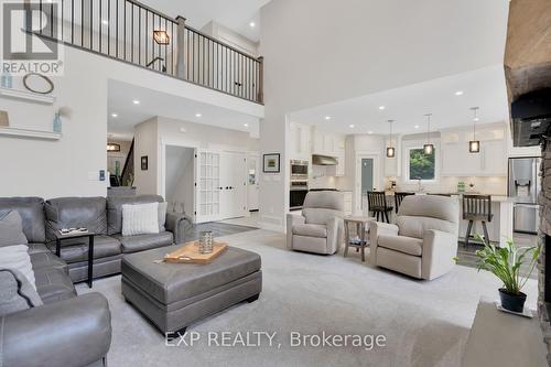 8037 Springwater Road, Aylmer, ON - Indoor Photo Showing Living Room