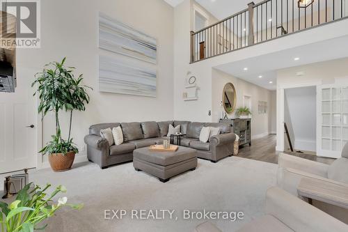 8037 Springwater Road, Aylmer (Ay), ON - Indoor Photo Showing Living Room