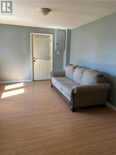 322 Leslie Street, Sudbury, ON - Indoor Photo Showing Living Room