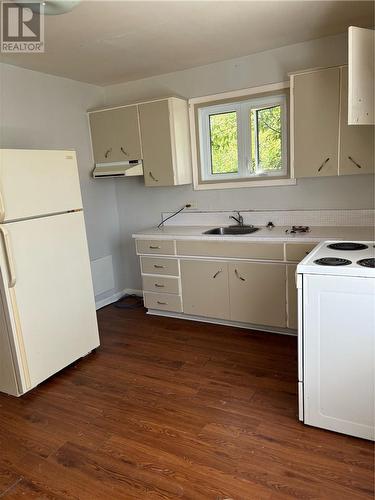 322 Leslie Street, Sudbury, ON - Indoor Photo Showing Kitchen