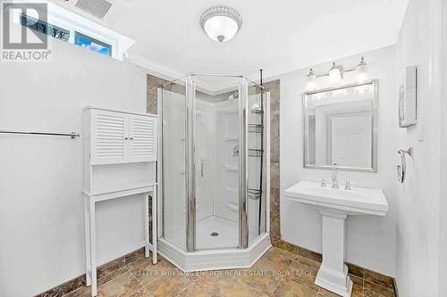 5 Nurse Court, Whitby (Rolling Acres), ON - Indoor Photo Showing Bathroom