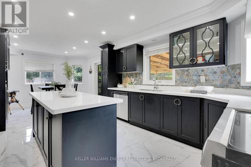 5 Nurse Court, Whitby (Rolling Acres), ON - Indoor Photo Showing Kitchen With Upgraded Kitchen