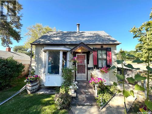 1423 6Th Avenue, Saskatoon, SK - Outdoor With Facade