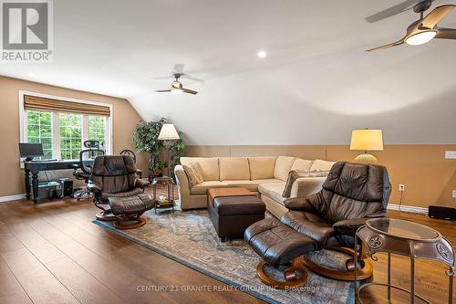 19 Response Street, Kawartha Lakes, ON - Indoor Photo Showing Living Room