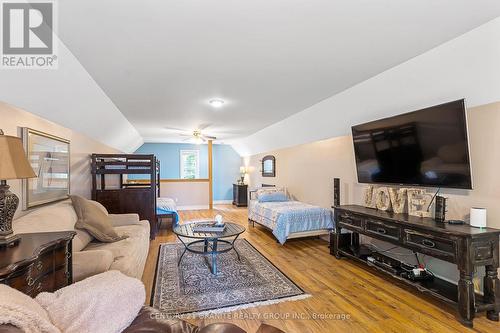 19 Response Street, Kawartha Lakes, ON - Indoor Photo Showing Living Room