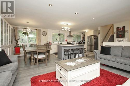 88 Hobbs Drive, Clarington (Bowmanville), ON - Indoor Photo Showing Living Room