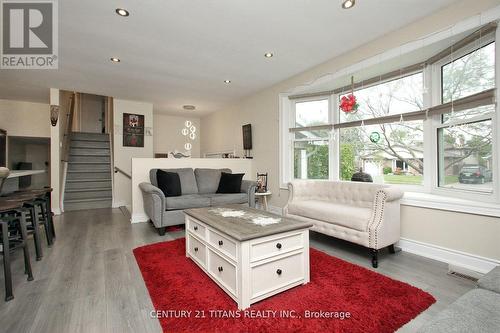 88 Hobbs Drive, Clarington (Bowmanville), ON - Indoor Photo Showing Living Room