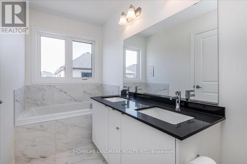 79 Phoenix Boulevard, Barrie, ON - Indoor Photo Showing Bathroom