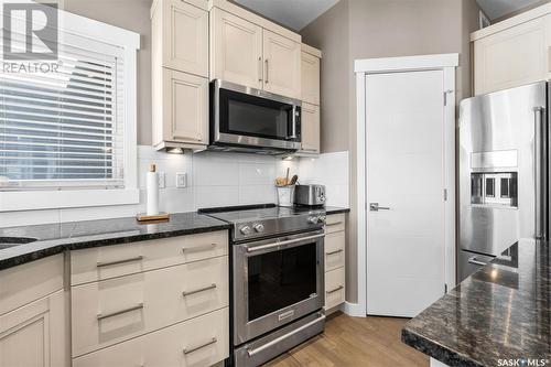 315 Mahabir Court, Saskatoon, SK - Indoor Photo Showing Kitchen