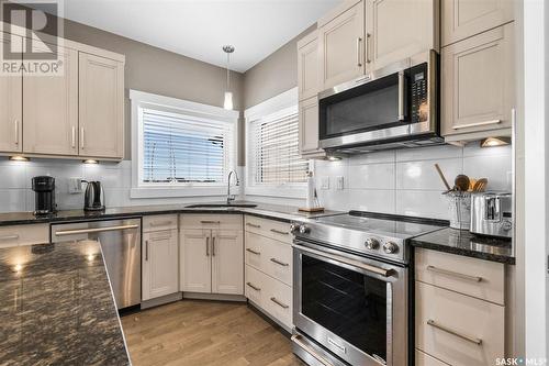 315 Mahabir Court, Saskatoon, SK - Indoor Photo Showing Kitchen