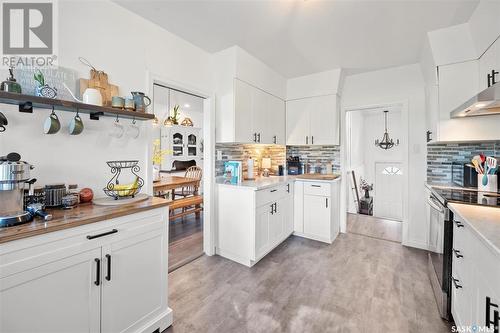 801 Cumberland Avenue S, Saskatoon, SK - Indoor Photo Showing Kitchen