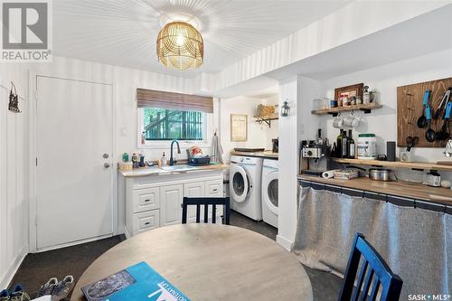 801 Cumberland Avenue S, Saskatoon, SK - Indoor Photo Showing Laundry Room