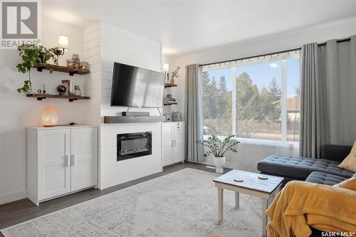 801 Cumberland Avenue S, Saskatoon, SK - Indoor Photo Showing Living Room With Fireplace