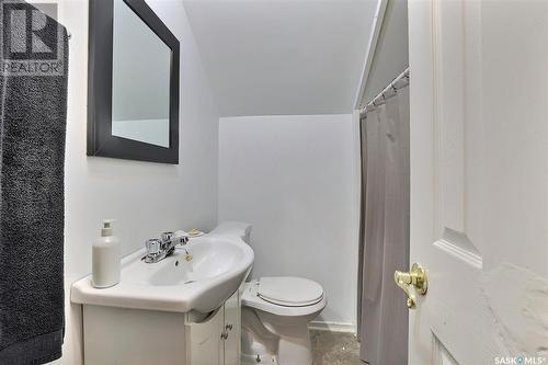 2056 Wallace Street, Regina, SK - Indoor Photo Showing Bathroom