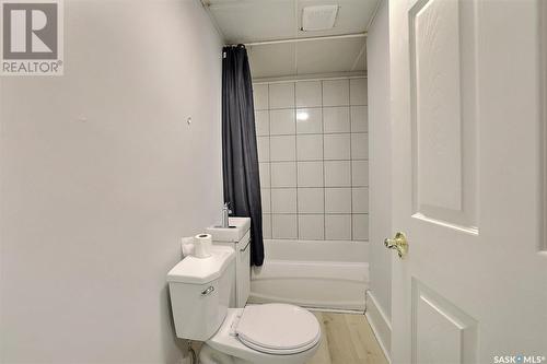 2056 Wallace Street, Regina, SK - Indoor Photo Showing Bathroom