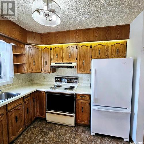 219 Carl Avenue E, Langenburg, SK - Indoor Photo Showing Kitchen