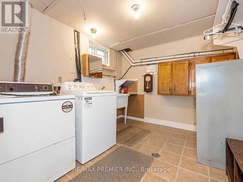 43 Countryman Circle, Toronto, ON - Indoor Photo Showing Laundry Room