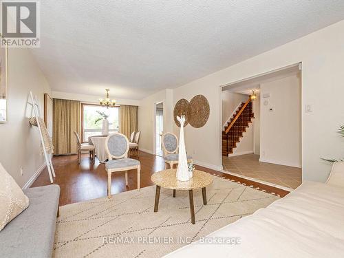 43 Countryman Circle, Toronto (West Humber-Clairville), ON - Indoor Photo Showing Living Room