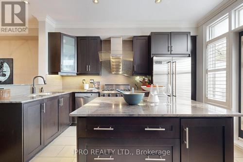 70 Lobo Mews, Toronto (Islington-City Centre West), ON - Indoor Photo Showing Kitchen With Upgraded Kitchen