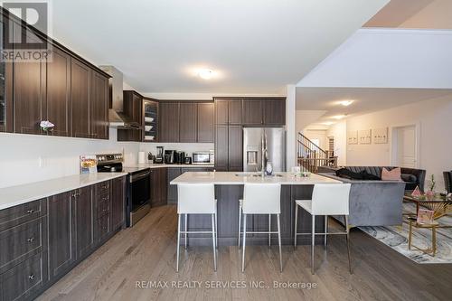 63 Jazzberry Road, Brampton (Sandringham-Wellington), ON - Indoor Photo Showing Kitchen With Upgraded Kitchen